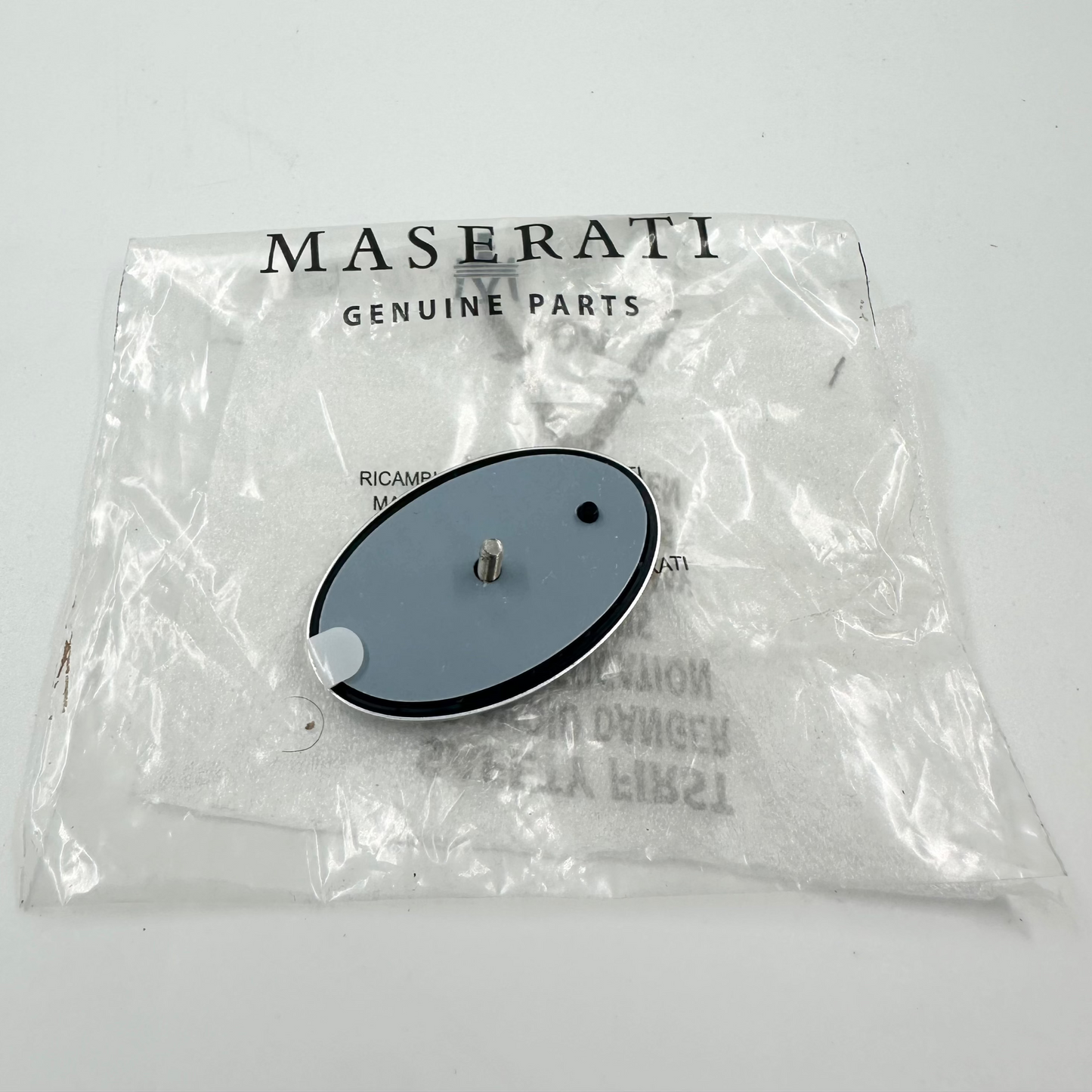 67575600 - MASERATI QUATTROPORTE BONNET EMBLEM M139 / 400 GT / SPYDER